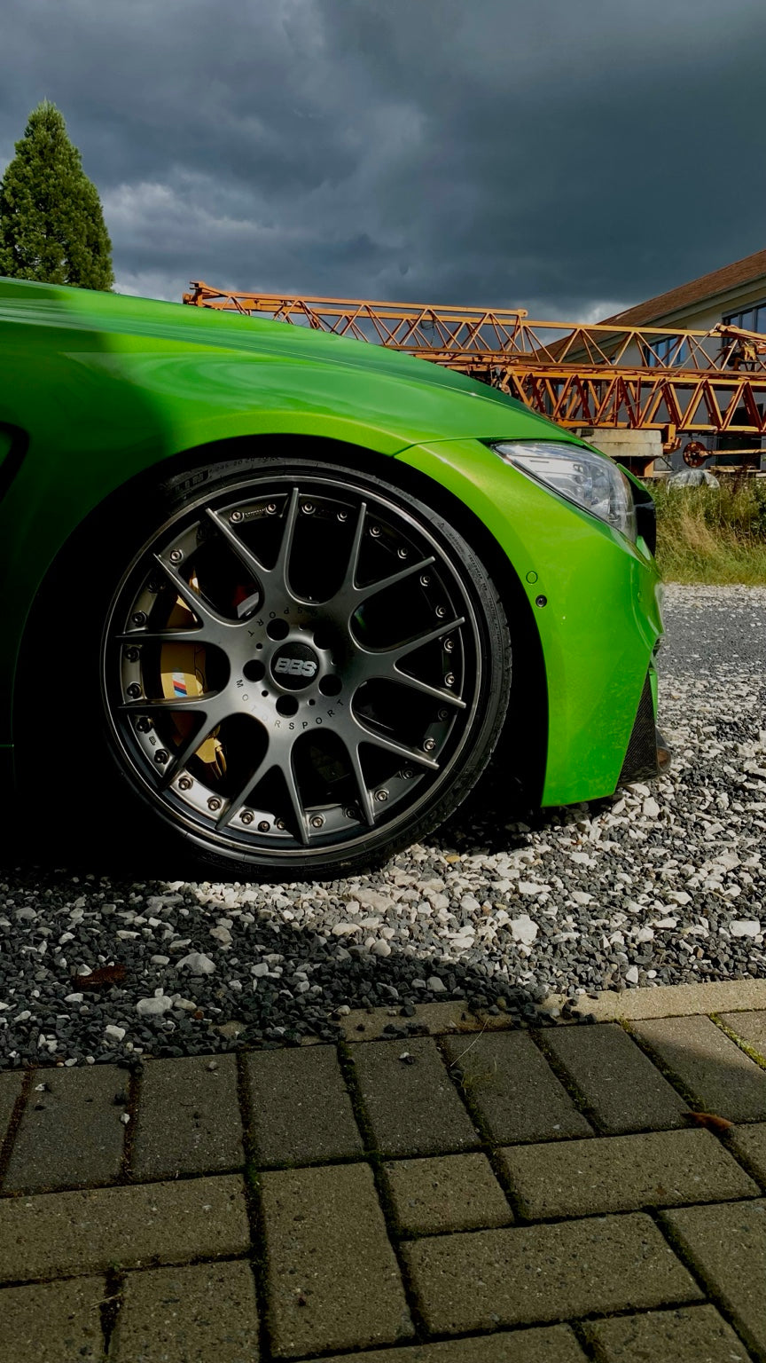 Gepflegte BBS Felge am grünen BMW M3